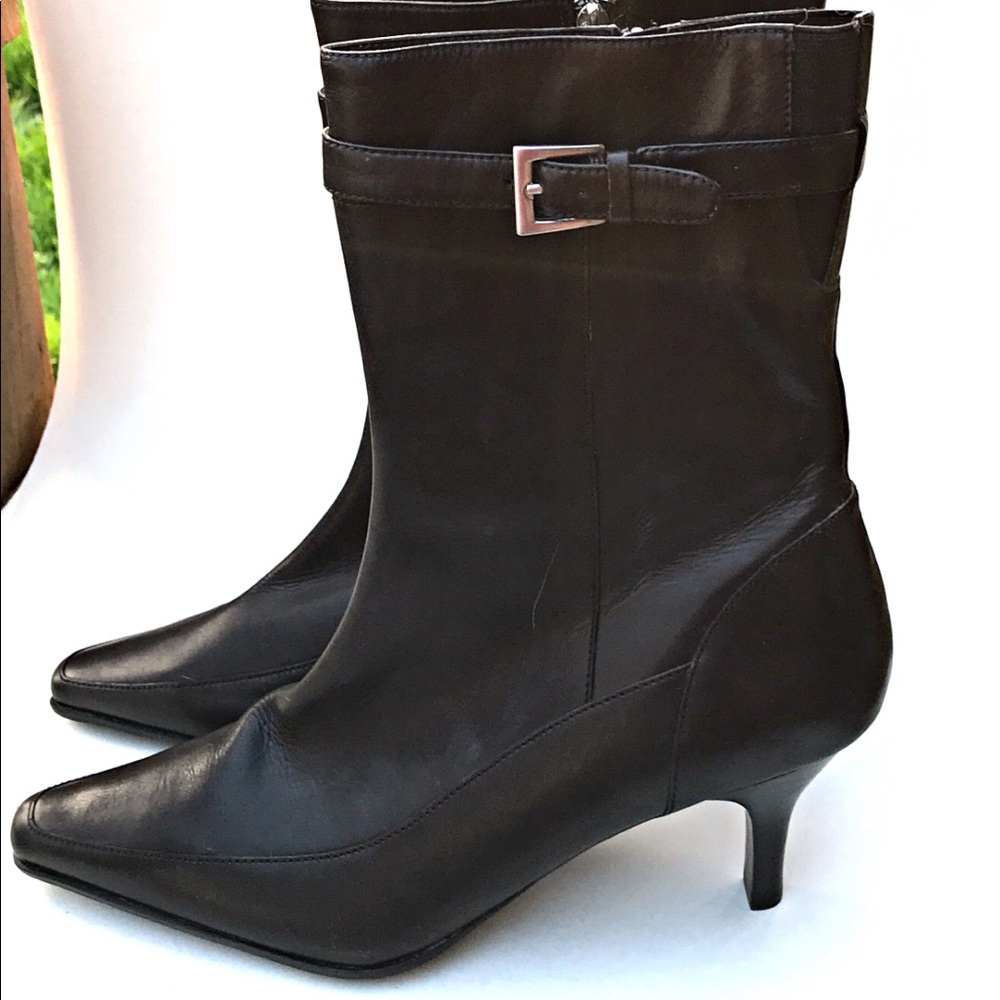 NWOB ROCKPORT Side Zip Mid Black Boots with Heels